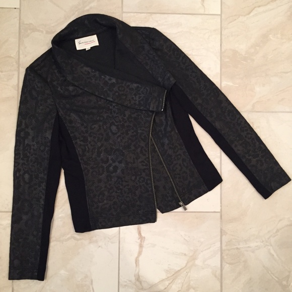 Two by Vince Camuto | Black Moto Jacket | Medium - Picture 2 of 7